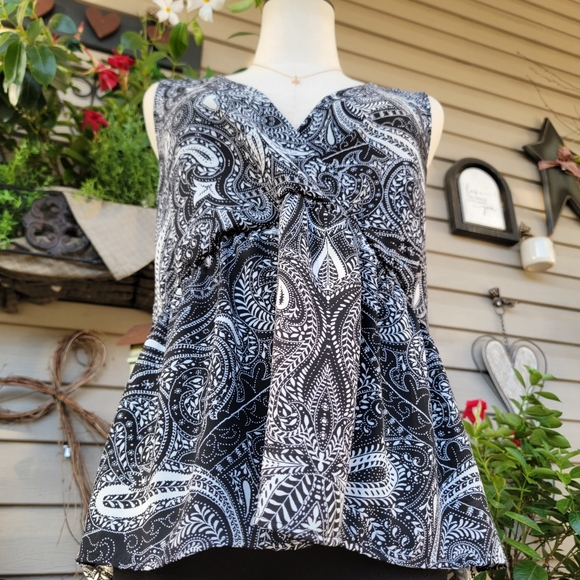 LOFT ♡ Gorgeous Black 'n White Paisley V Neck Babydoll Sleeveless Blouse XS|S/M - Picture 11 of 15